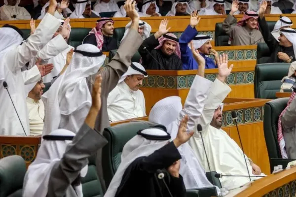 البرلمان الكويتي يقر السماح للشركات الأجنبية بالعمل من دون وكيل محلي